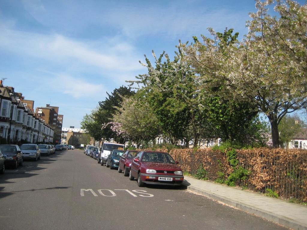 Holmewood Homestay London Bagian luar foto