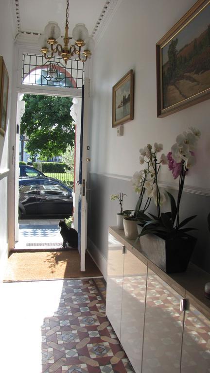 Holmewood Homestay London Bagian luar foto
